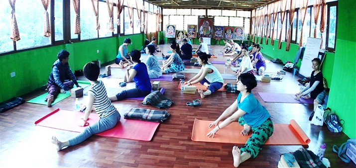 200 Hour Yoga Teacher Training in Rishikesh RYS 200, Pauri Garhwal, Uttarakhand, India