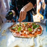 Make Pizza, Drink (Bottomless) Bubbly: Queens