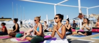 Corsi di formazione per insegnanti di yoga da 500 ore in Italia (Al mare)