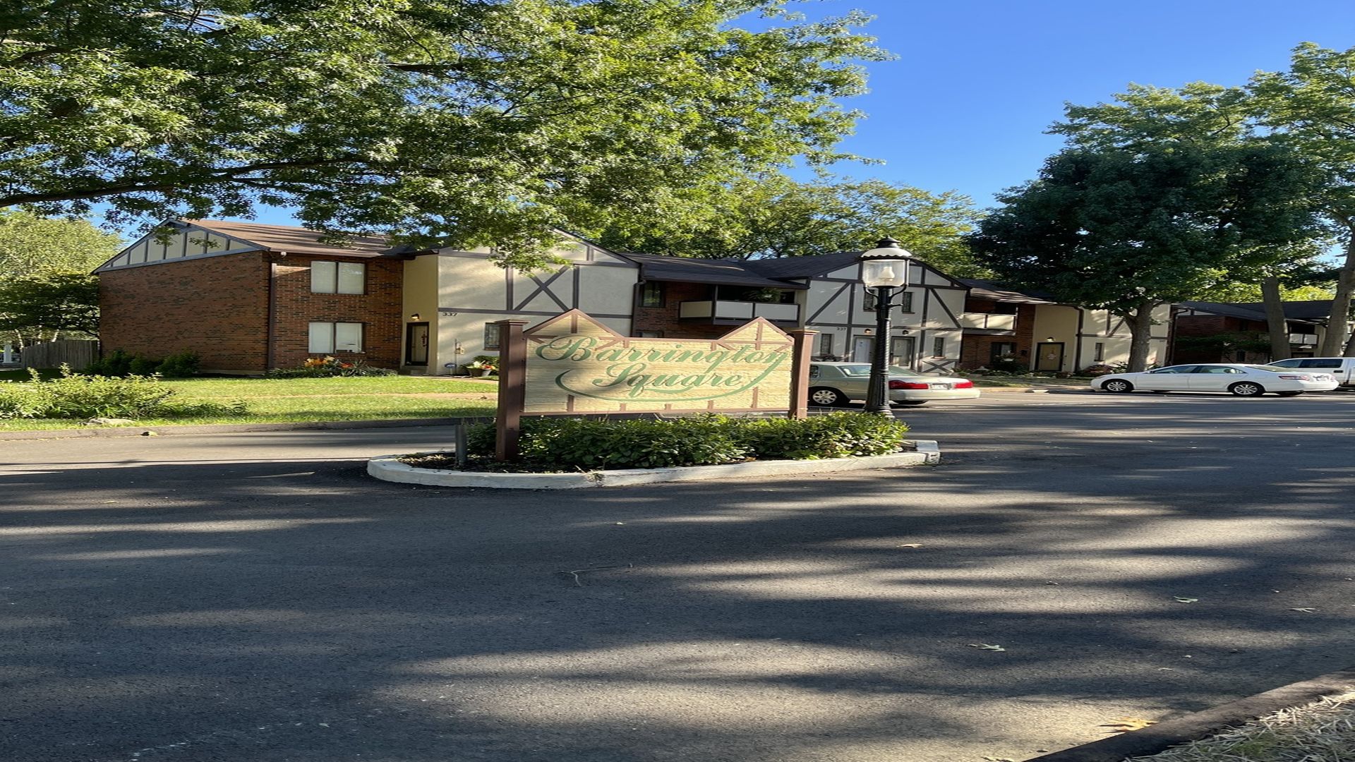 YARD SALE - Barrington Square Condo Community, Kirkwood, Missouri, United States