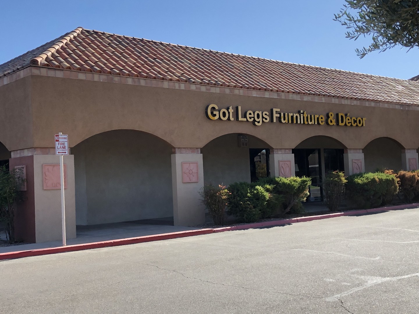 Volunteer for local nonprofit Got Legs Furniture and Decor furniture resale store, Fountain Hills, Arizona, United States