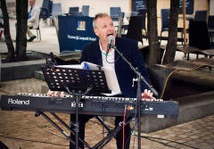 Live music at Leopold Square: Phil Johnson, Emily West and Carioca Soul
