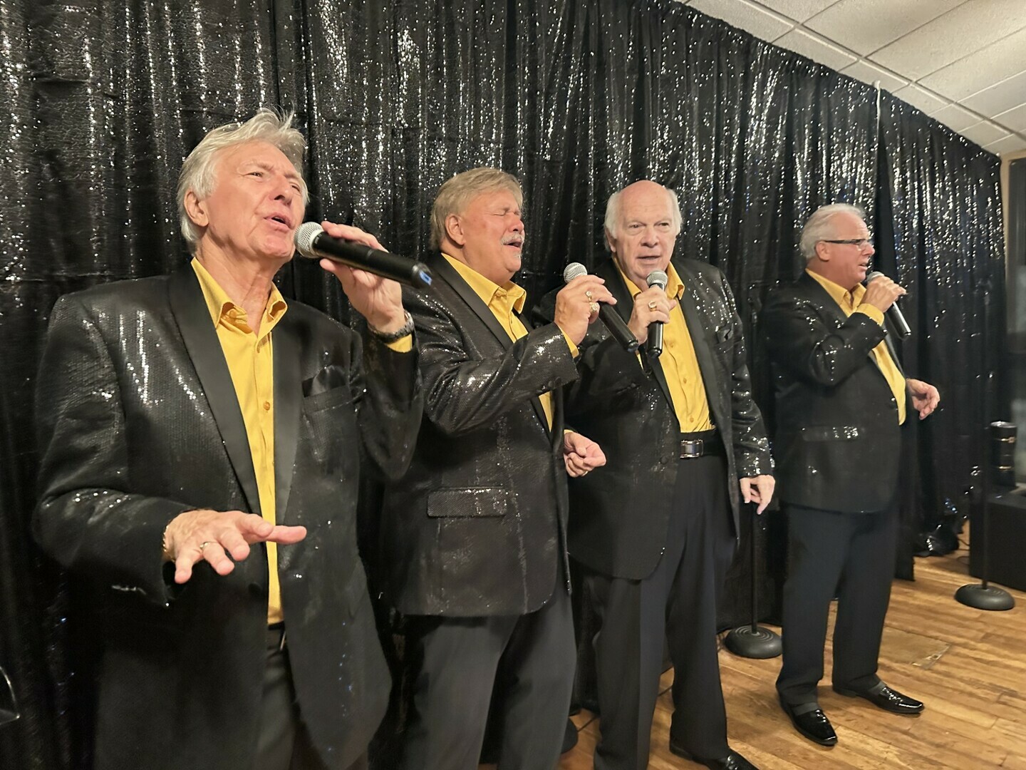 Pre-Holiday Dance with The Goldtones!, Venice, Florida, United States