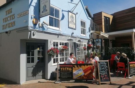 LIVE MUSIC AND DJ - PARTY UNTIL 2AM DAILY!, Cowes, England, United Kingdom