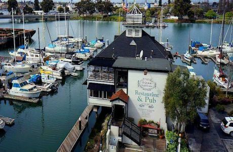 Comedy Oakland at Quinn's Lighthouse On 03 January 2025, Oakland, California, United States