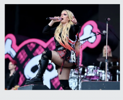 Avril Lavigne at Lakeview Amphitheater