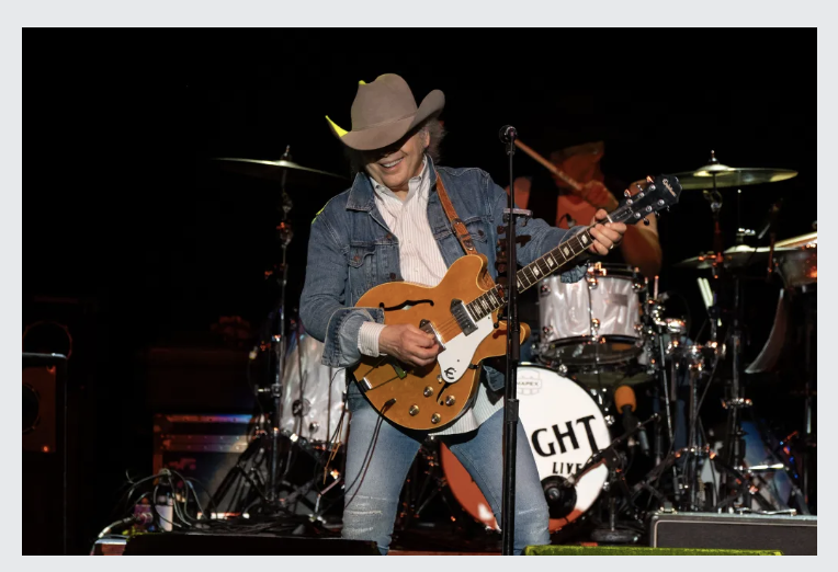 Dwight Yoakam, The Mavericks & 49 Winchester at Mayo Clinic Health System Event Center, Mankato, Minnesota, United States