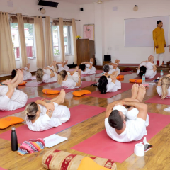 200 Hour Yoga Teacher Training in Rishikesh – Become a Certified Yoga Instructor