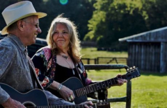 Robin and Linda Williams perform at the Shady Grove Coffeehouse