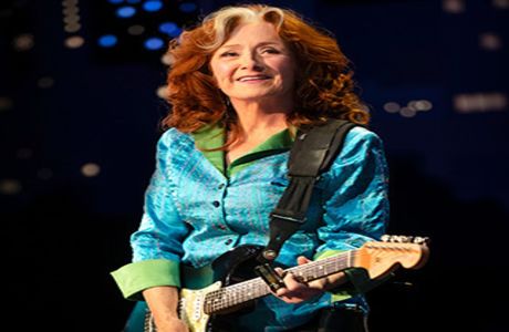 Bonnie Raitt Live at Mohegan Sun on August 26th, Montville, Connecticut, United States