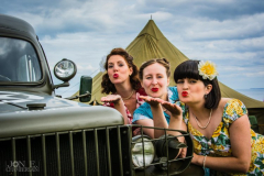 Live music at Leopold Square: The Honeybirds and Louis Louis Louis